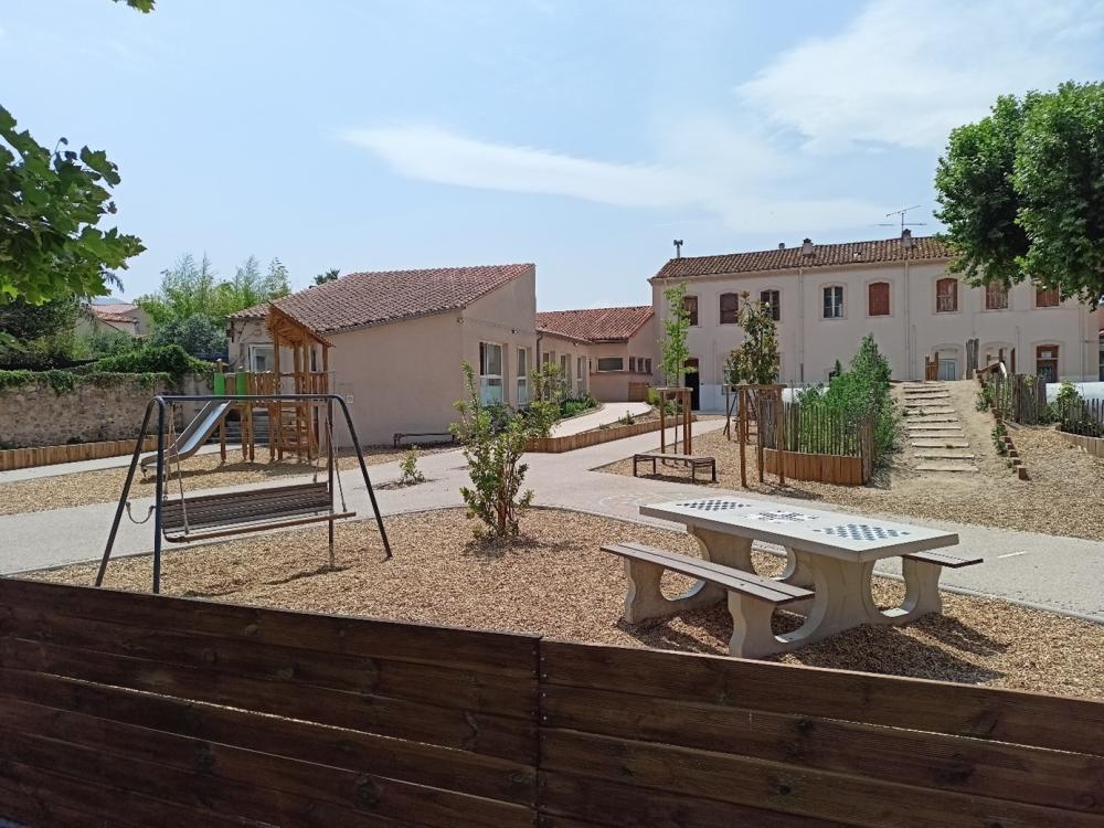 Cours Oasis de l'école Les Platanes à Saint-Génis-des-Fontaines (Pyrénées Orientales)