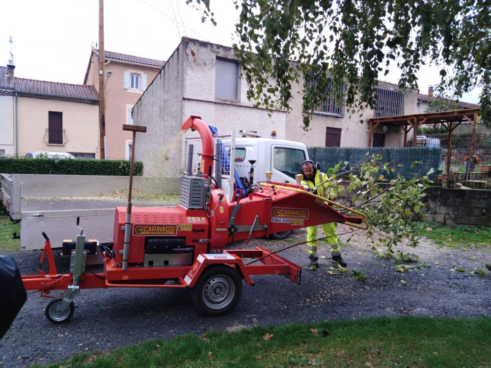 Intiative 1 : Démonstration de broyage par les agents de la communauté de communes